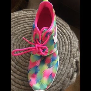 New. Nike kids running shoe